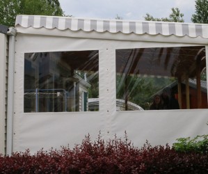 Terrasse de mobil-home bâchée